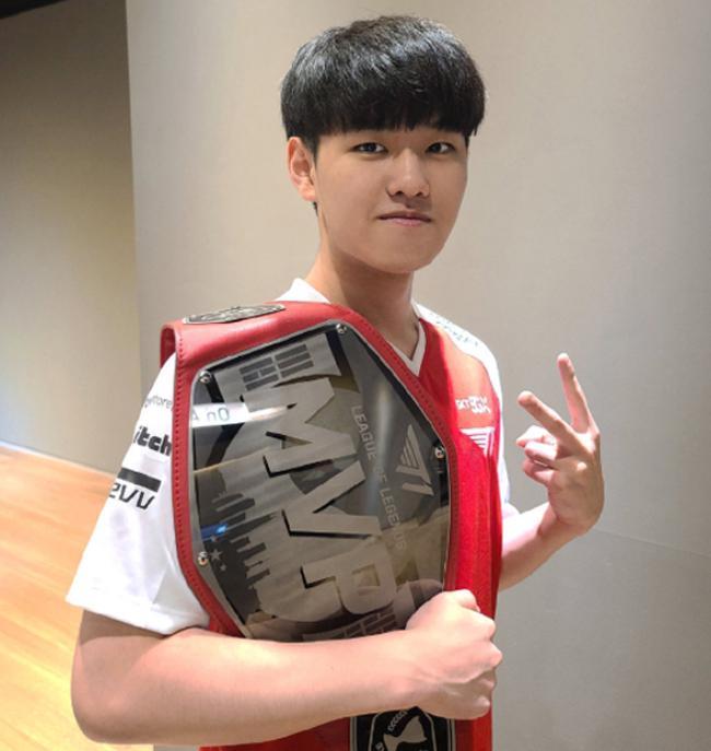 值得我们深 值得我们深